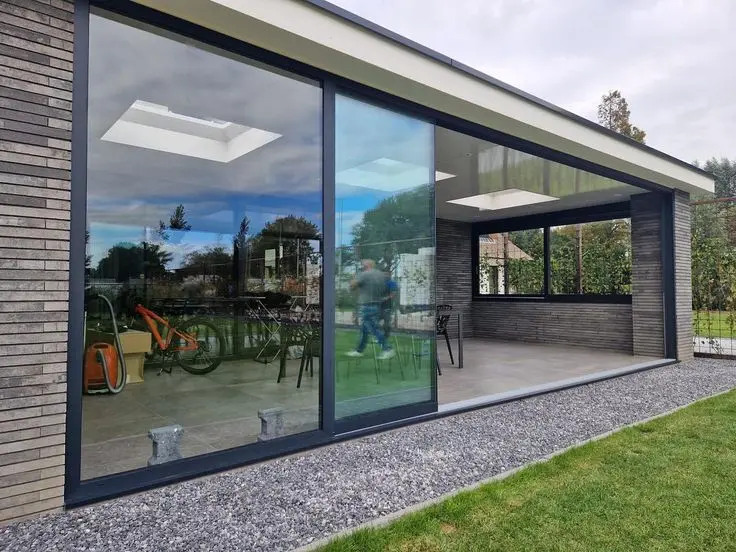 Skyvevegger i glass på terrassen – inspirasjon for Nowy Sącz