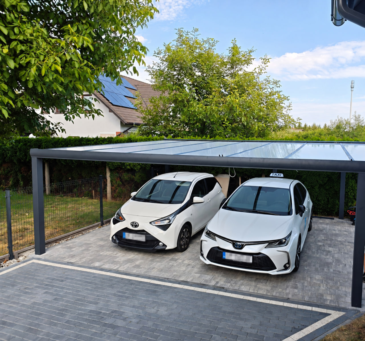 Anthrazitfarbener Aluminium-Carport für zwei Autos – Werandy Polska